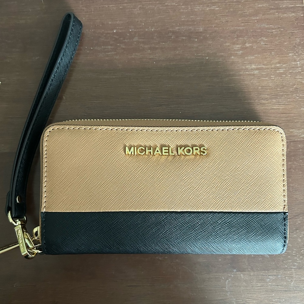 Michael Kors Wallet/Wristlet - Tan and Black Colorblock